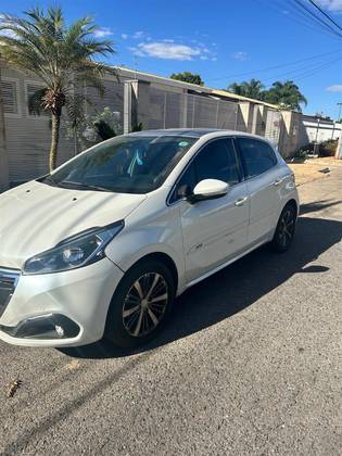 PEUGEOT 208 1.6 GRIFFE 16V FLEX 4P AUTOMÁTICO PEUGEOT 208 1.6 GRIFFE 16V FLEX 4P AUTOMÁTICO